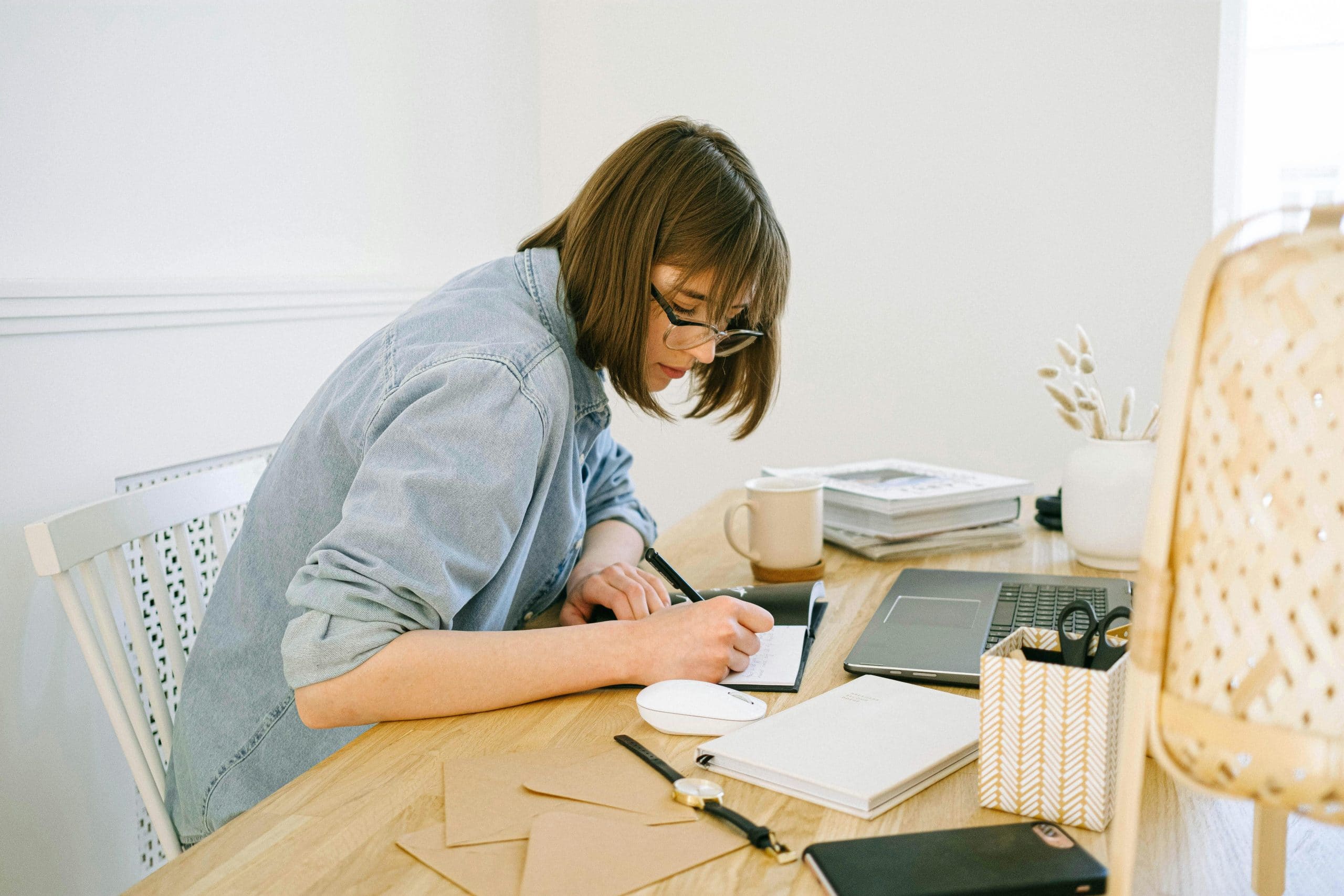 ¿Puedo emprender si tengo contrato? Todo lo que debes saber